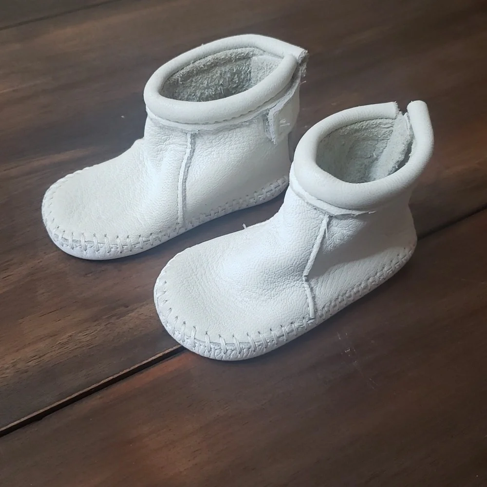Minnetonka Leather Booties Sz 1